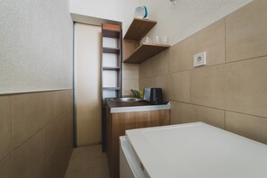 Comfort Studio, 1 Bedroom, Terrace, Sea View | 1 bedroom, desk, iron/ironing board, free WiFi - Apartments Villa Ana (Budva)