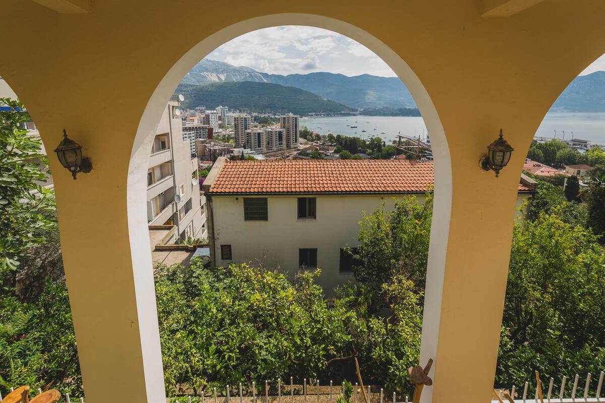 Duplex, 1 Bedroom, Sea View | 1 bedroom, desk, iron/ironing board, free WiFi