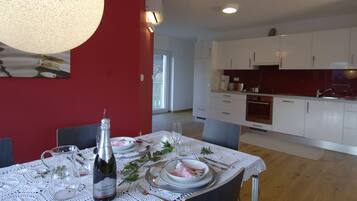 Apartment Orchid | Dineren in de kamer