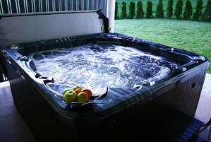 Bañera de hidromasaje exterior