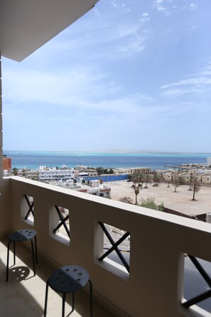 Apartamento estándar, 2 habitaciones, vistas al mar | Vistas del balcón