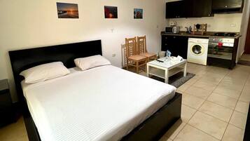 Studio Standard, 1 grand lit, vue ville | Minibar, décoration personnalisée, ameublement personnalisé