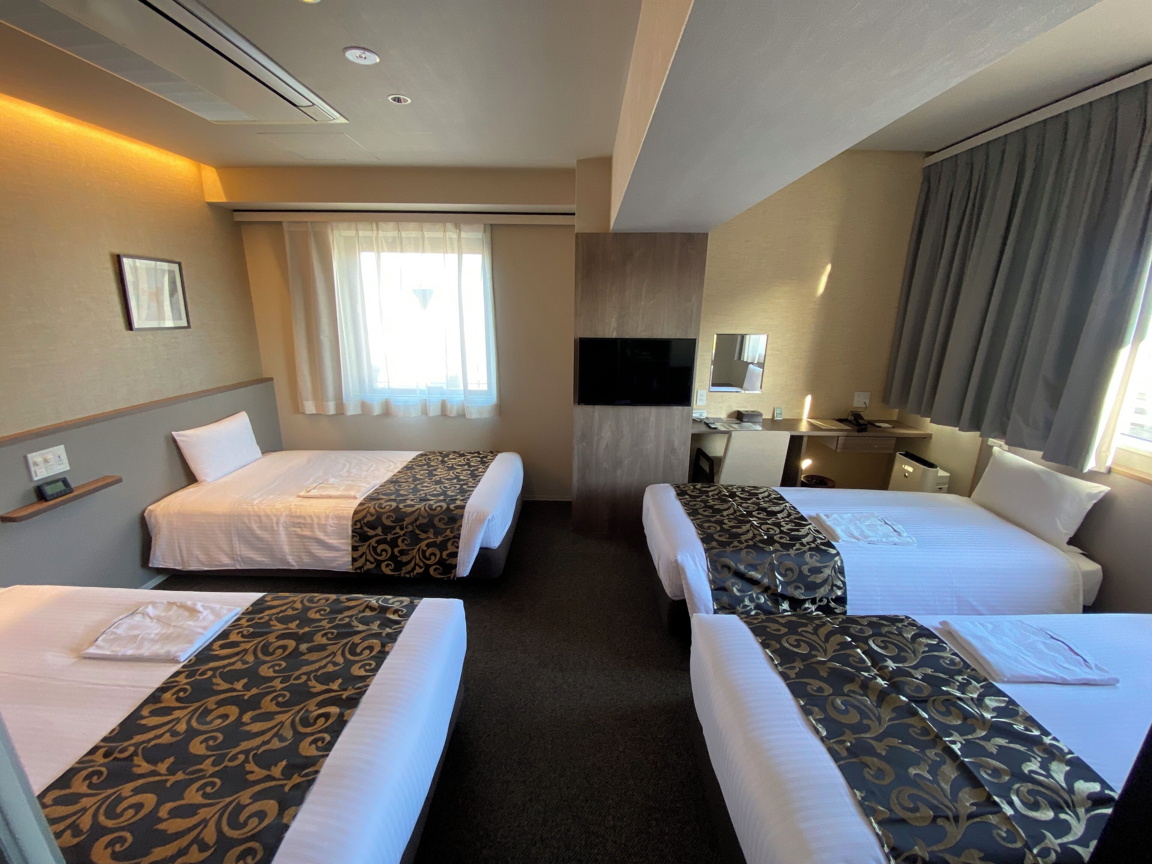 ファミリー ルーム | セーフティボックス (室内)、デスク、防音設備、WiFi (無料)