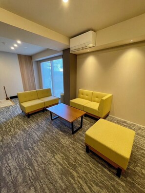 In-room safe, desk, soundproofing, free WiFi - PORTA INN bentencho (Osaka)