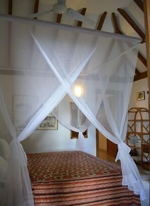 5 bedrooms, iron/ironing board, free WiFi, bed sheets