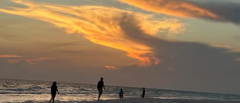 Una spiaggia nelle vicinanze