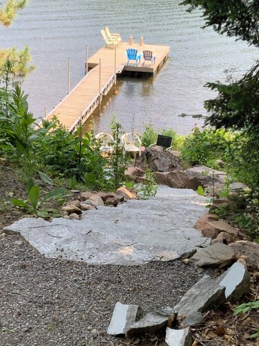 HIDEAWAY - COZY 2 BEDROOM WATERFRONT COTTAGE SPRING, SUMMER 2025 AVAILABILITY!