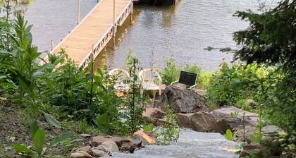 HIDEAWAY - COZY 2 BEDROOM WATERFRONT COTTAGE SPRING, SUMMER 2025 AVAILABILITY!