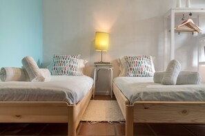 Family Quadruple Room, Private Bathroom, Beachside | Blackout drapes, soundproofing, free cribs/infant beds, free WiFi - The Sea Beach House (Ovar)