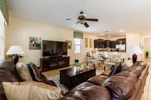 Televisión, videojuegos y futbolito 