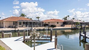 Unclassified image, 3 of 25, button