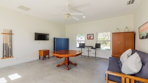 Unclassified image, 4 of 25, button