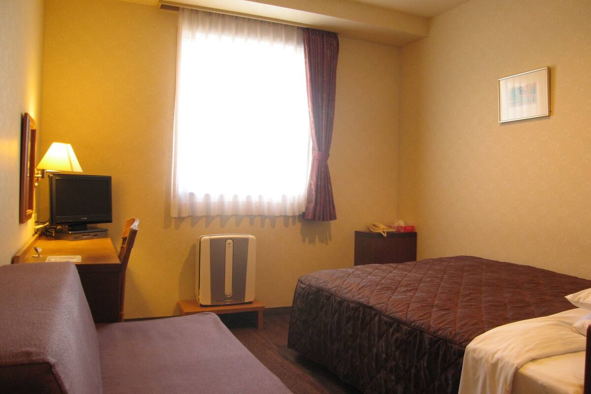 Bộ đồ giường cao cấp, bàn, truy cập Internet không dây miễn phí