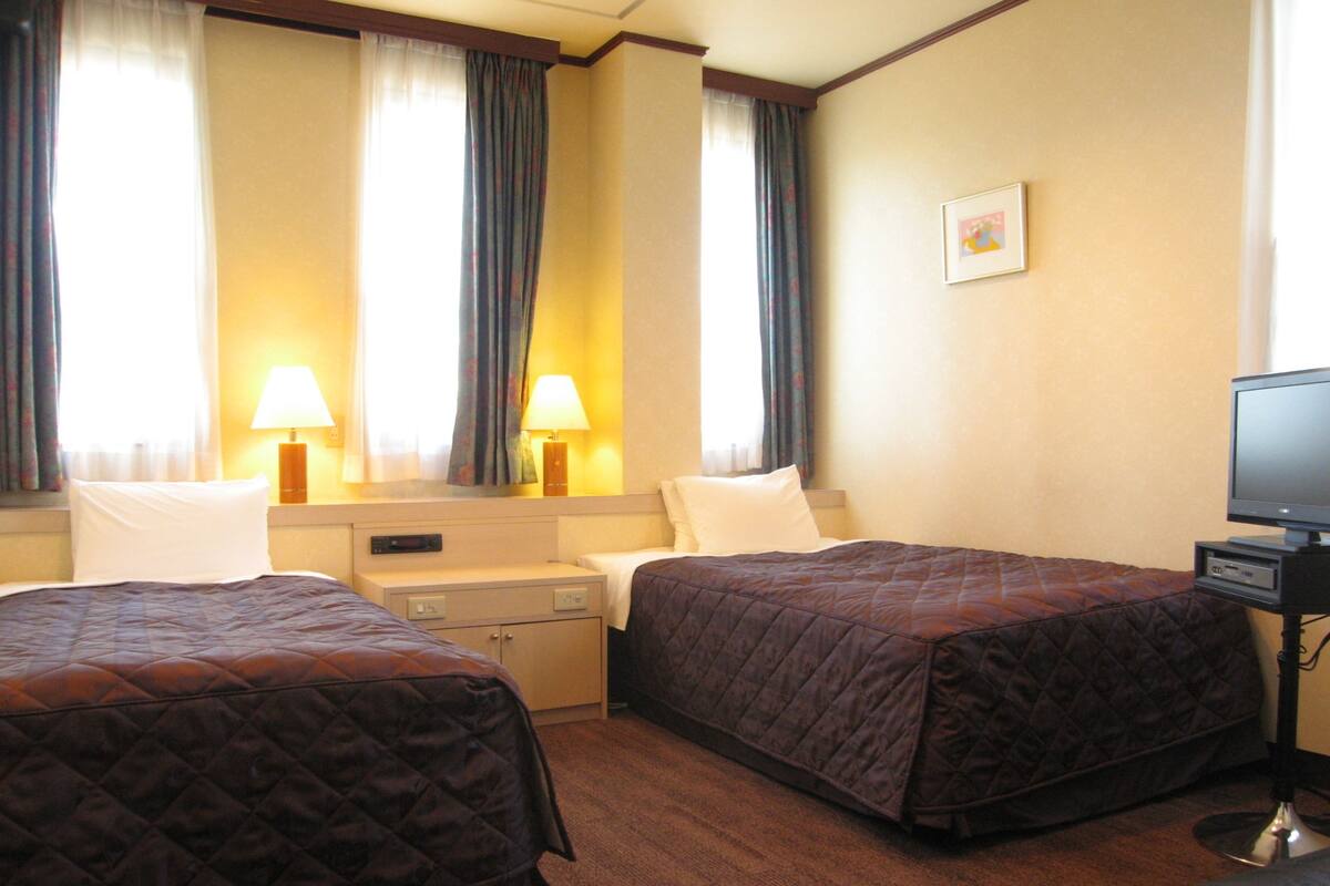 Bộ đồ giường cao cấp, bàn, truy cập Internet không dây miễn phí