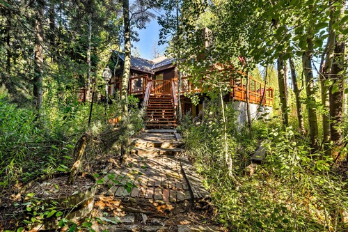 Rustic Riverfront Truckee Cabin w/ Deck & BBQ