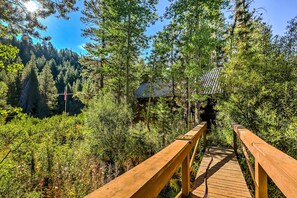 Property grounds - Rustic Riverfront Truckee Cabin w/ Deck & BBQ (Truckee)