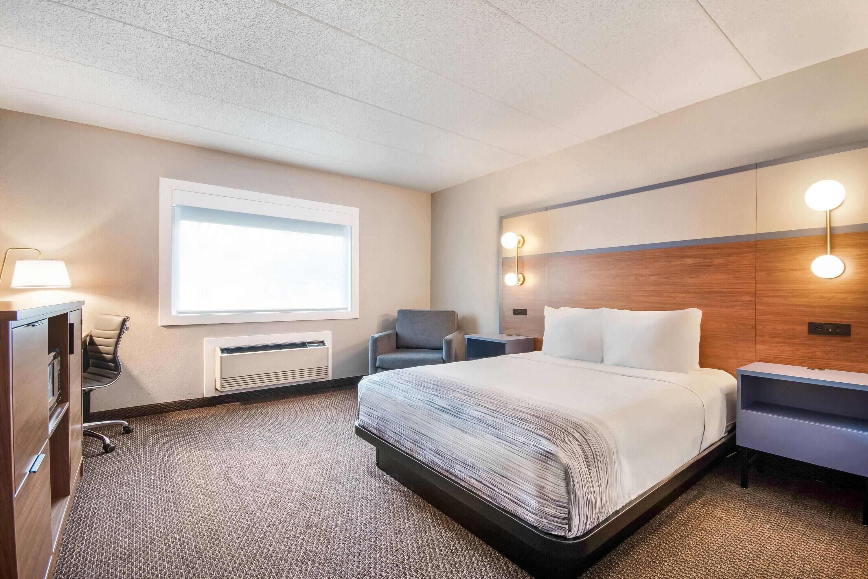 Room, 1 Queen Bed, Accessible, Non Smoking | Desk, laptop workspace, blackout drapes, iron/ironing board