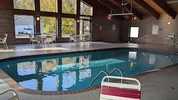 Una piscina cubierta