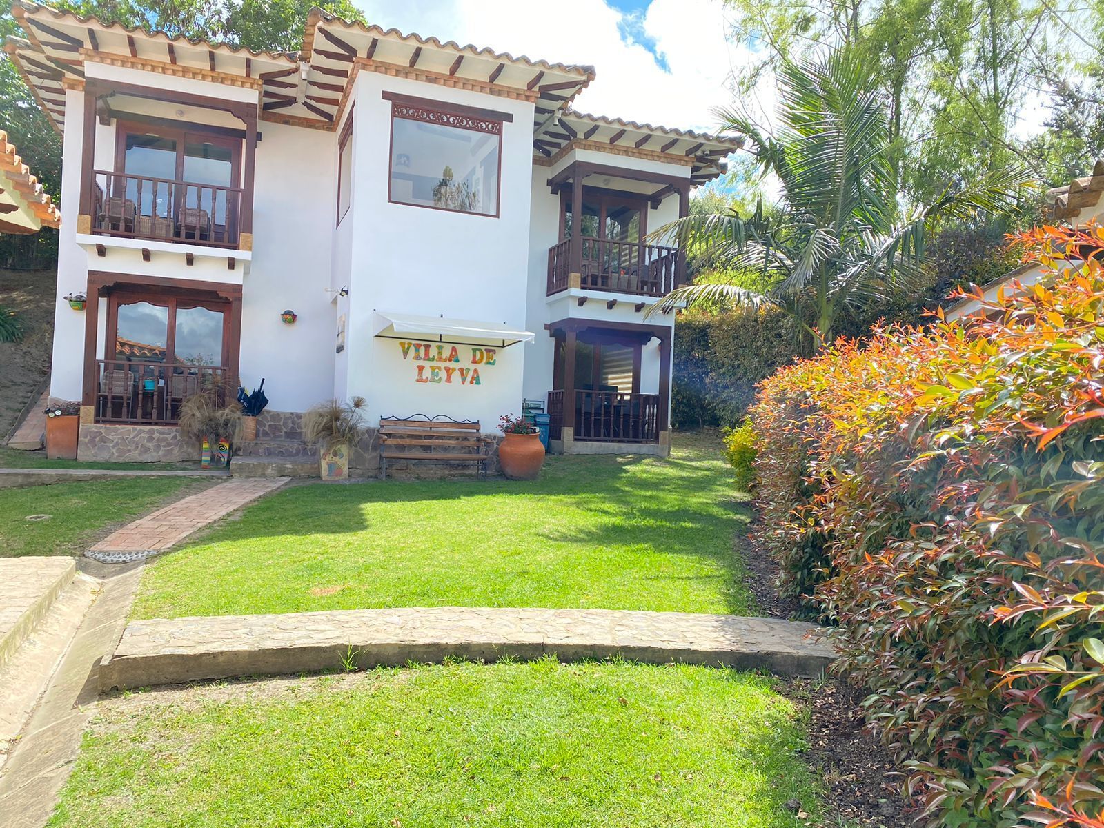 deluxe double room | in-room dining