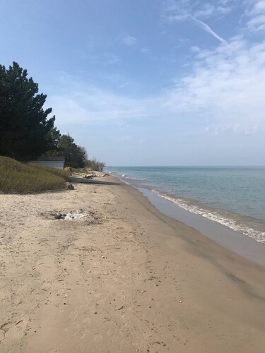 3 minutes to the beach, private and spacious.