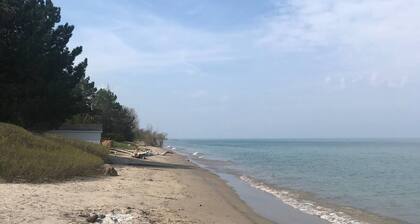 3 minutes to the beach, private and spacious.