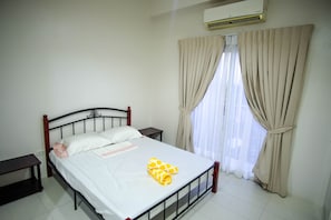 Studio | Desk, iron/ironing board, free WiFi, bed sheets