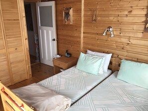 4 bedrooms, iron/ironing board, bed sheets