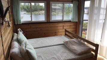 4 habitaciones, tabla de planchar con plancha y ropa de cama