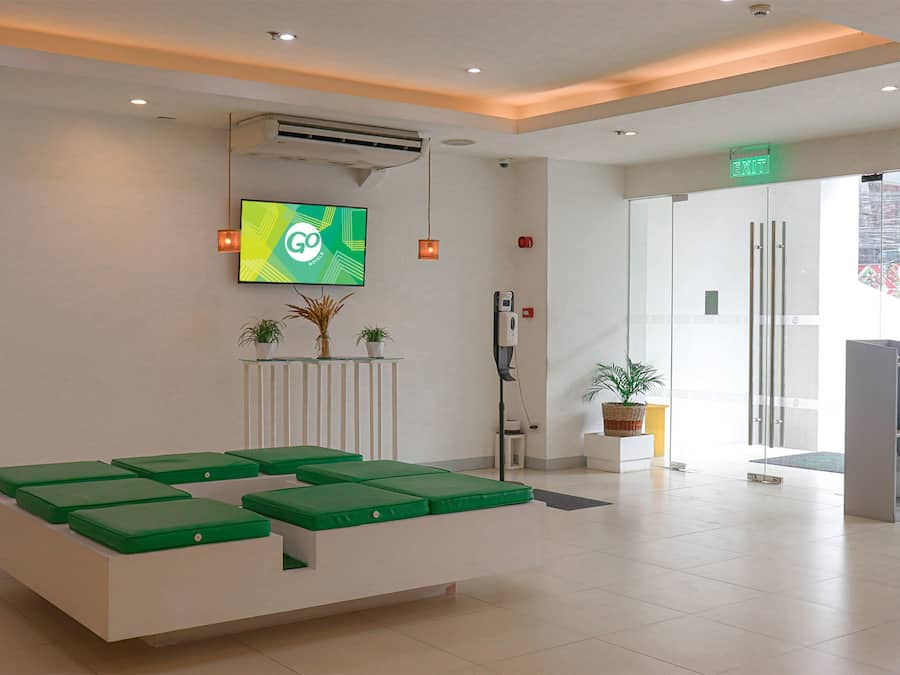 Área de estar no saguão