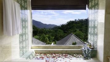 1 Bedroom Pool Villa with Free Benefits | Deep soaking bathtub