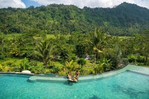 Kolam renang outdoor