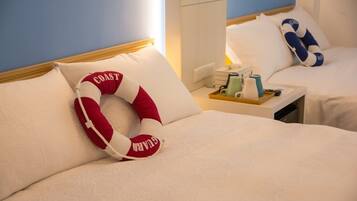 四人房 | 高档床上用品、办公桌、遮光窗帘、隔音