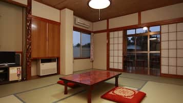 Traditional Room (Japanese Style Room) | Desk, free WiFi, bed sheets