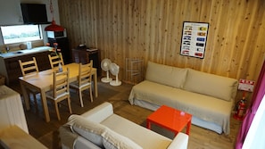 Family Maisonette Room | In-room dining