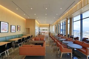 Daily buffet breakfast (JPY 1980 per person)