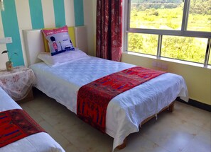 Desk, blackout drapes, free WiFi - You Ran Inn (Guilin)