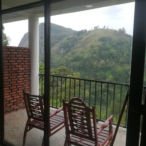 华丽双人房或双床房, 吸烟房, 山景 | 阳 台