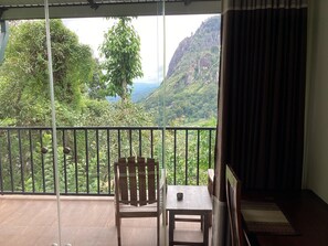 华丽双人房 或双床房, 1 张大床, 山景, 花园 | 1 多间卧室、高档床上用品、加厚床垫、客房内保险箱