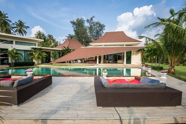 6 Bedrooms Luxury Villa (The Marina Villa) | 露台
