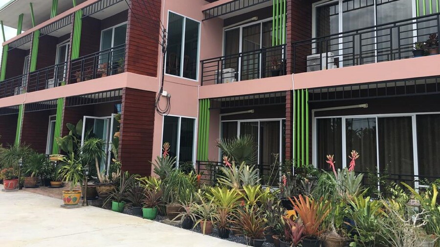 Baan Suan Punpaka Resort