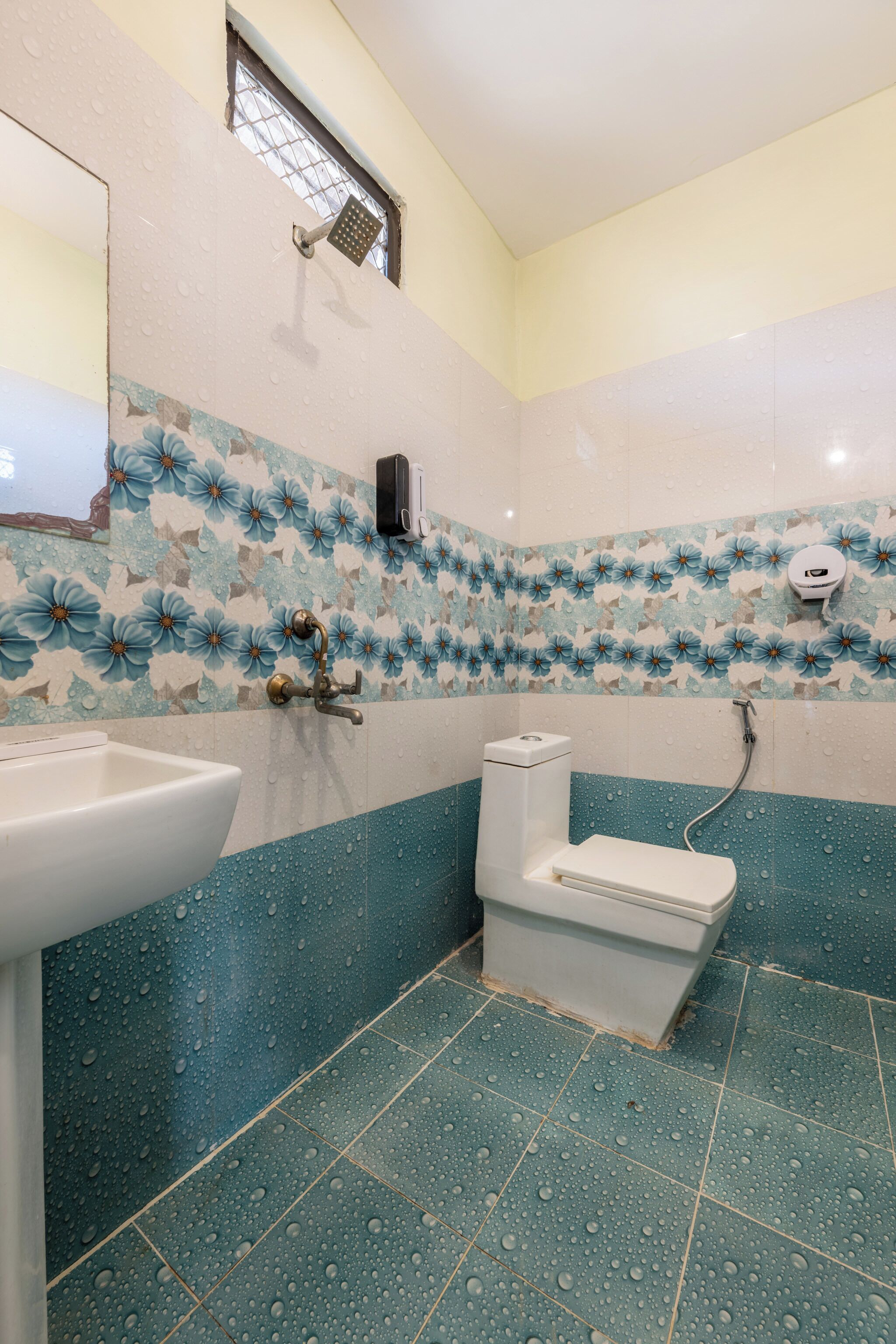 ac standard hut room | bathroom | shower, hydromassage showerhead, free toiletries, towels