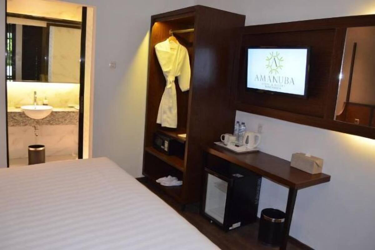 1 quarto, roupas de cama premium, frigobar, escrivaninha
