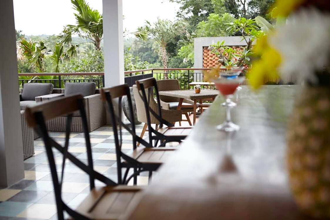 Breakfast, lunch, dinner served; local and international cuisine 