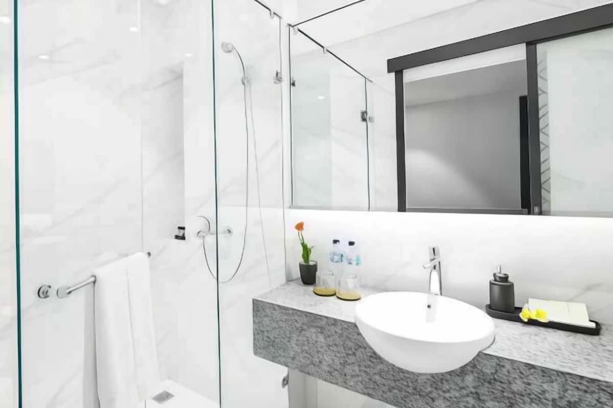 Bathroom | Shower, free toiletries, hair dryer, slippers