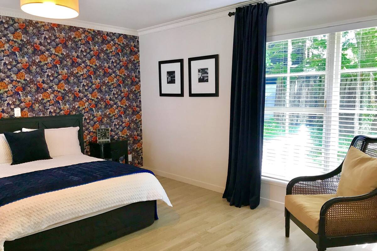 Deluxe Room | Premium bedding, desk, iron/ironing board, free WiFi