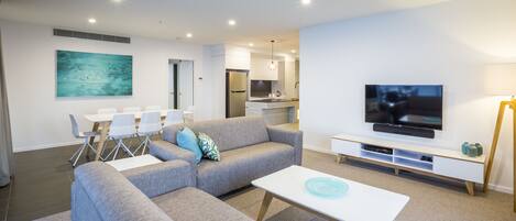 1 sovrum, individuell inredning, unika möbler och arbetsyta för laptop