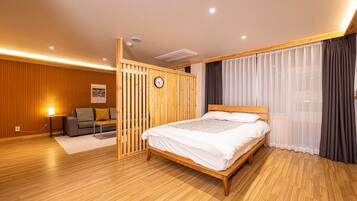 Familie-dobbeltværelse - 1 soveværelse - ikke-ryger - bjergudsigt | Premium-sengetøj, mørklægningsgardiner, gratis Wi-Fi, sengetøj