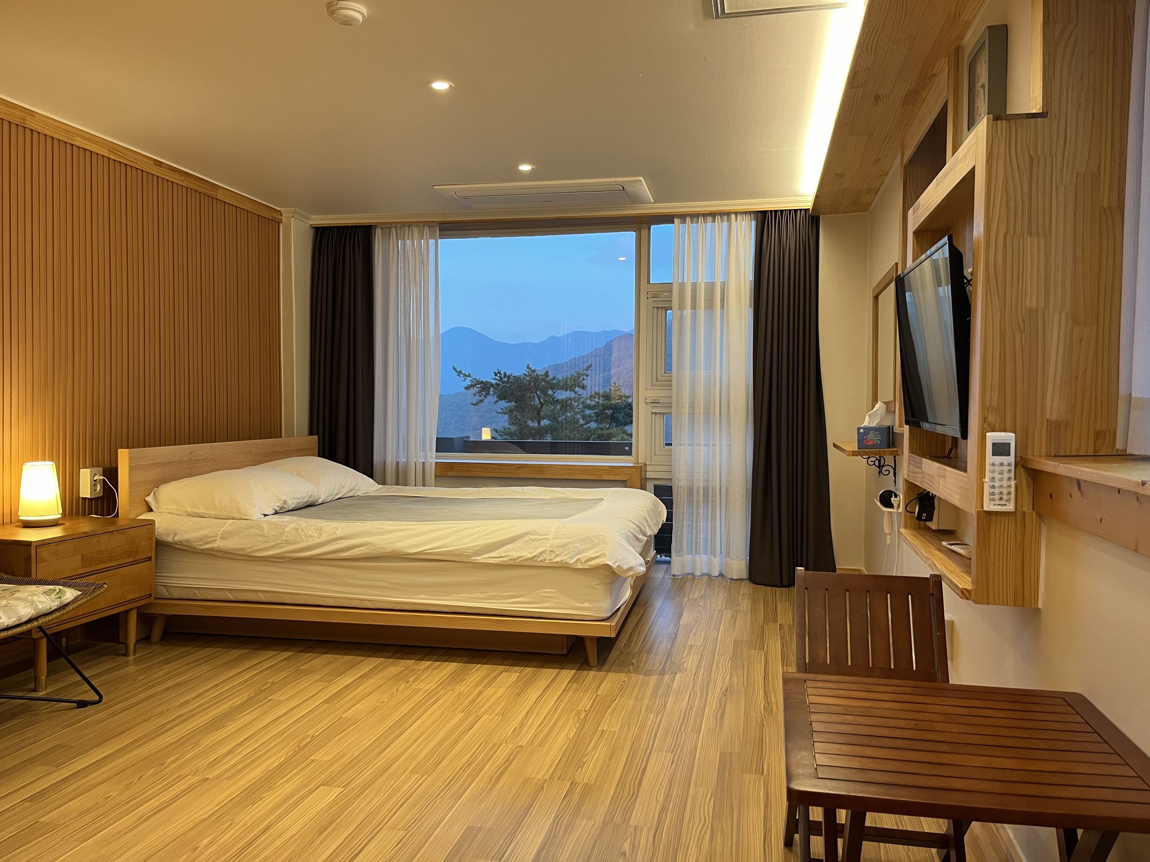 Deluxe Double Room, 1 Double Bed, Non Smoking, Mountain View | Mountain view