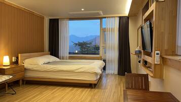 Deluxe Double Room, 1 Double Bed, Non Smoking, Mountain View | Mountain view