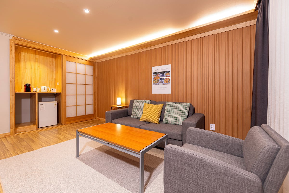 Ylelliset vuodevaatteet, pimennysverhot, ilmainen Wi-Fi, vuodevaatteet